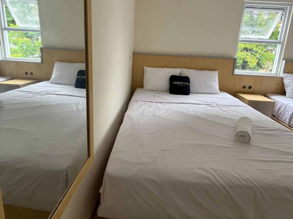 Urbanview Indria Inn Solo by RedDoorz - Familiekamer