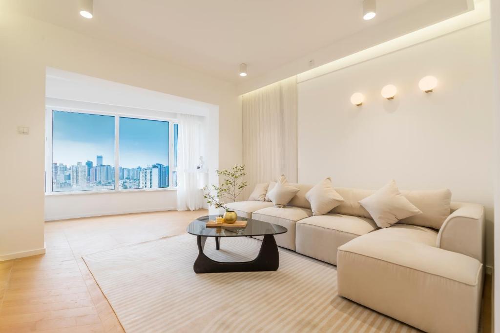 a living room with a couch and a table at Shanghai Downtown Yidu B&B - Near Jing'an Temple Metro Station in Shanghai