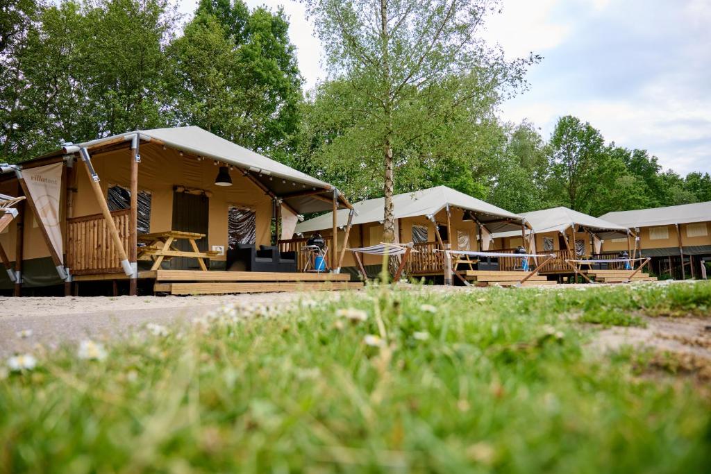 Budova, kde se the luxury tent nachází