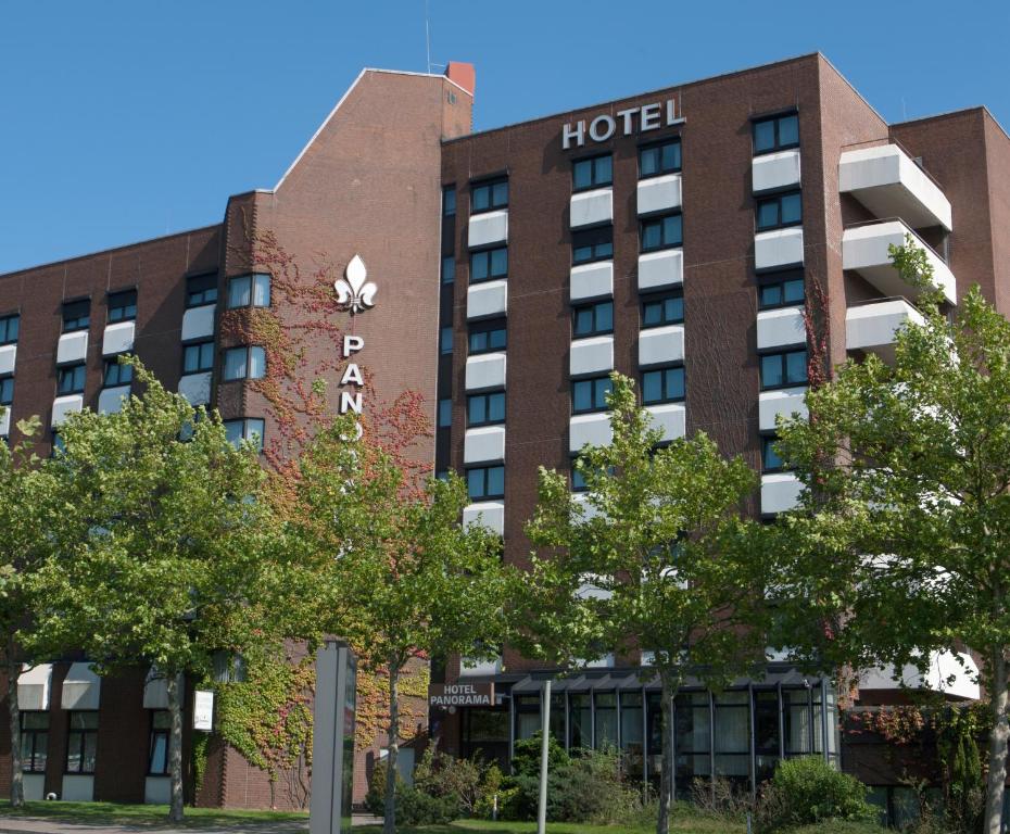 an exterior view of a hotel at Hotel Panorama Hamburg-Billstedt in Hamburg