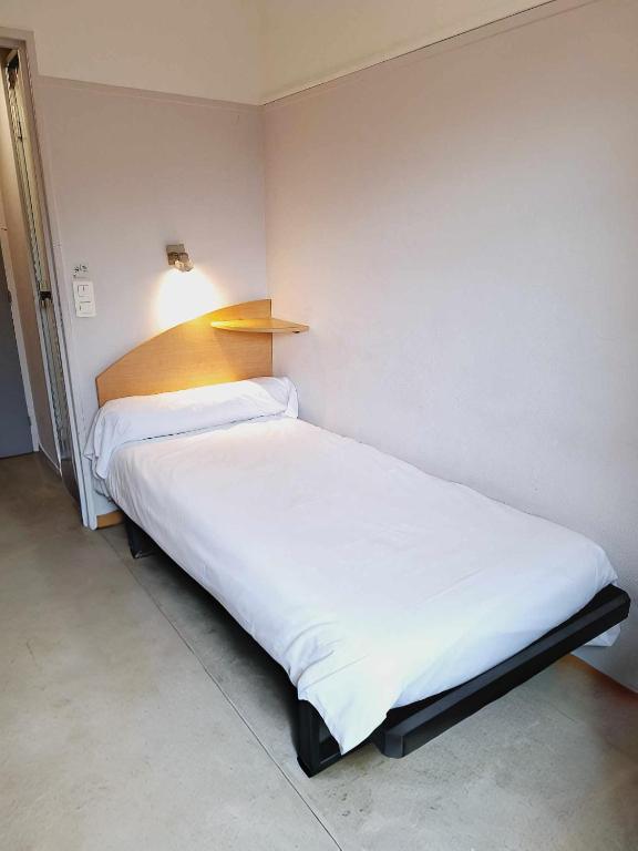 
Single Room with Shared Toilet
