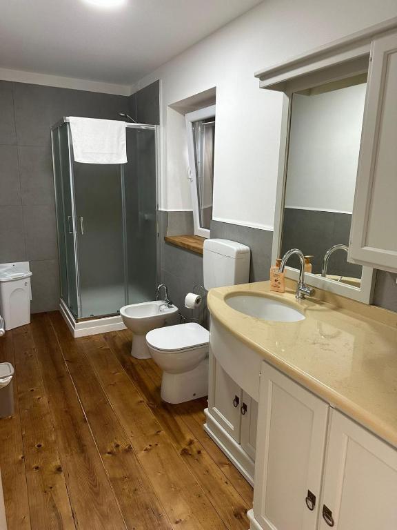 A bathroom at La corte dell'ulivo