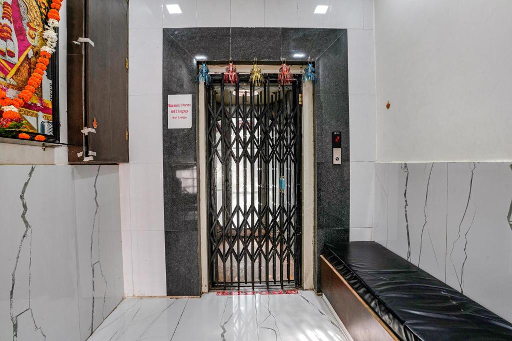 Fotografie z fotogalerie ubytování FabExpress Sai Lodging I - Nr Nashik Railway Station v destinaci Nášik
