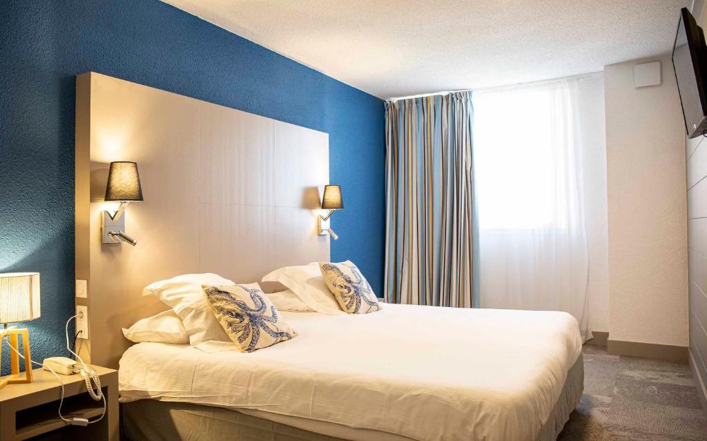 Postel nebo postele na pokoji v ubytování Hotel Port Marine