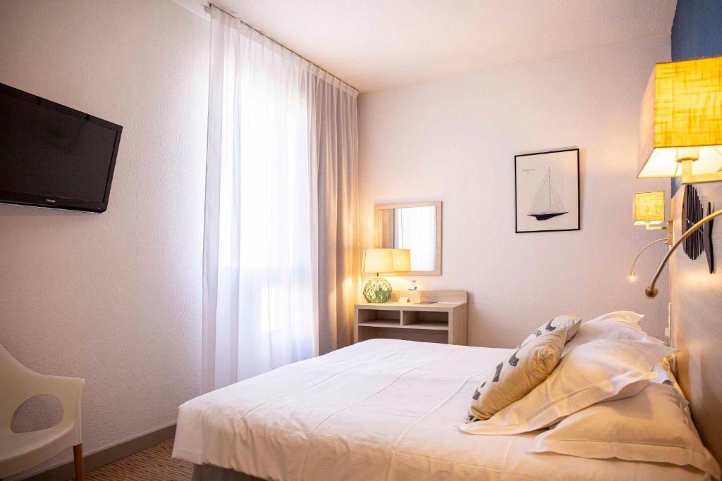Postel nebo postele na pokoji v ubytování Hotel Port Marine