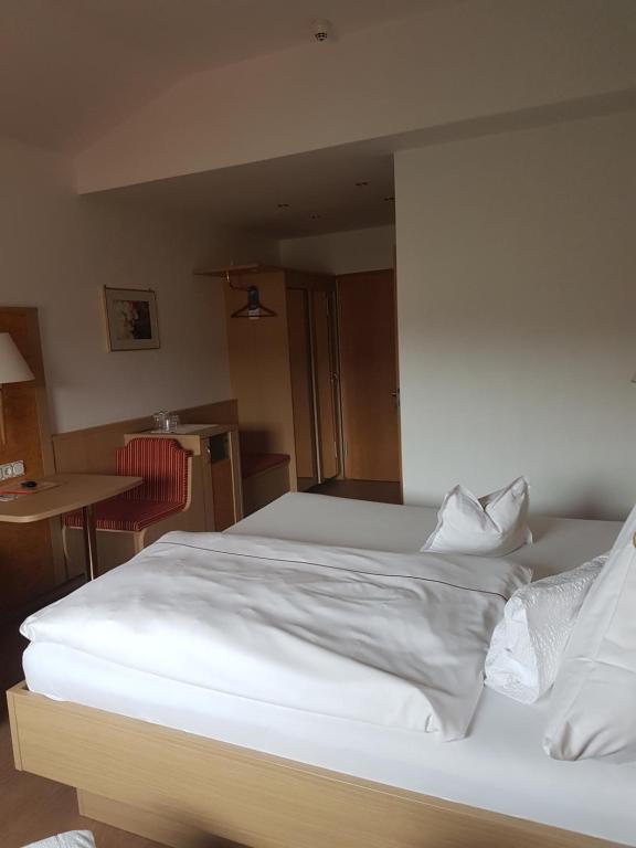 Postel nebo postele na pokoji v ubytování Hotel Mühlenthal GmbH