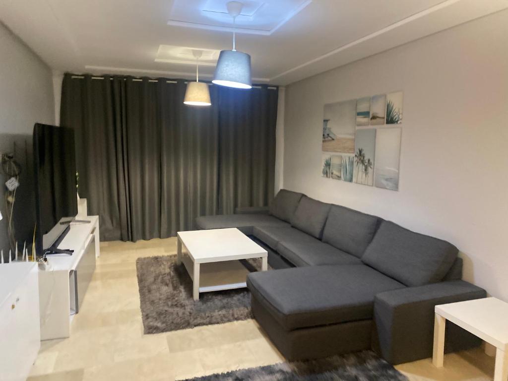 Posezení v ubytování Appartement de LUXE Marina SAIDIA avec vue sur PISCINE Résidence TAMARIS