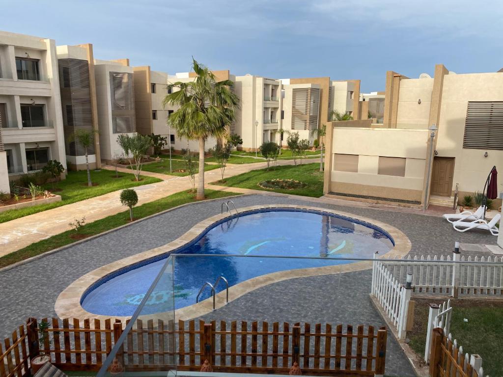 Bazén v ubytování Appartement de LUXE Marina SAIDIA avec vue sur PISCINE Résidence TAMARIS nebo v jeho okolí
