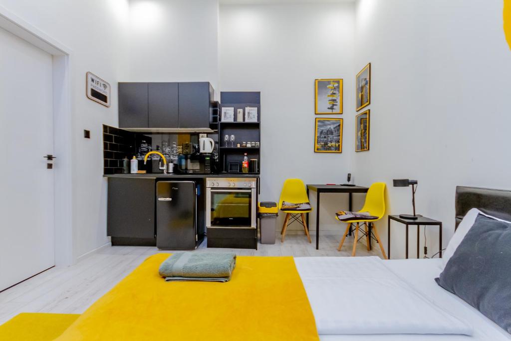 RothApartments'CITY - One-Bedroom Apartment