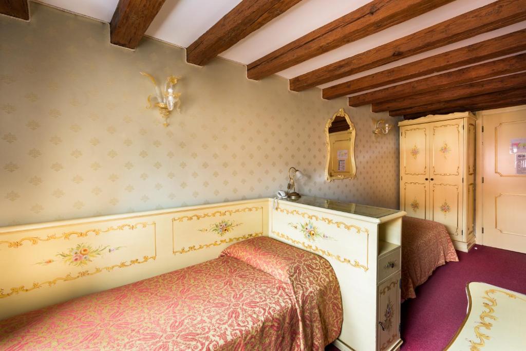 Un ou plusieurs lits dans un hébergement de l'établissement Locanda Al Leon