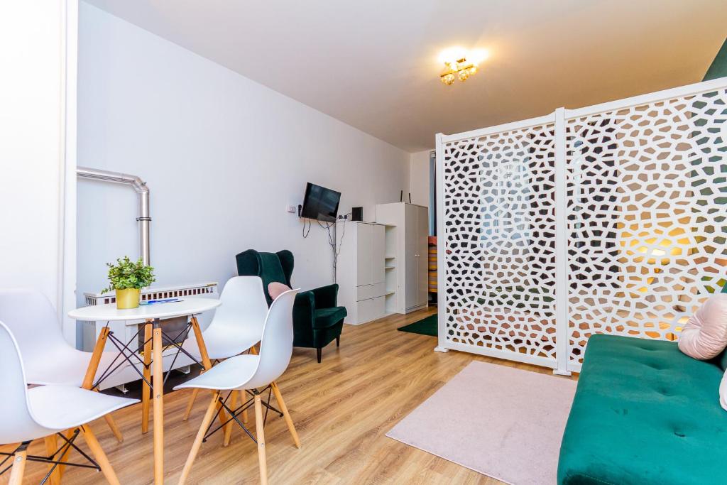 Televízia a/alebo spoločenská miestnosť v ubytovaní RothApartments'ALICE