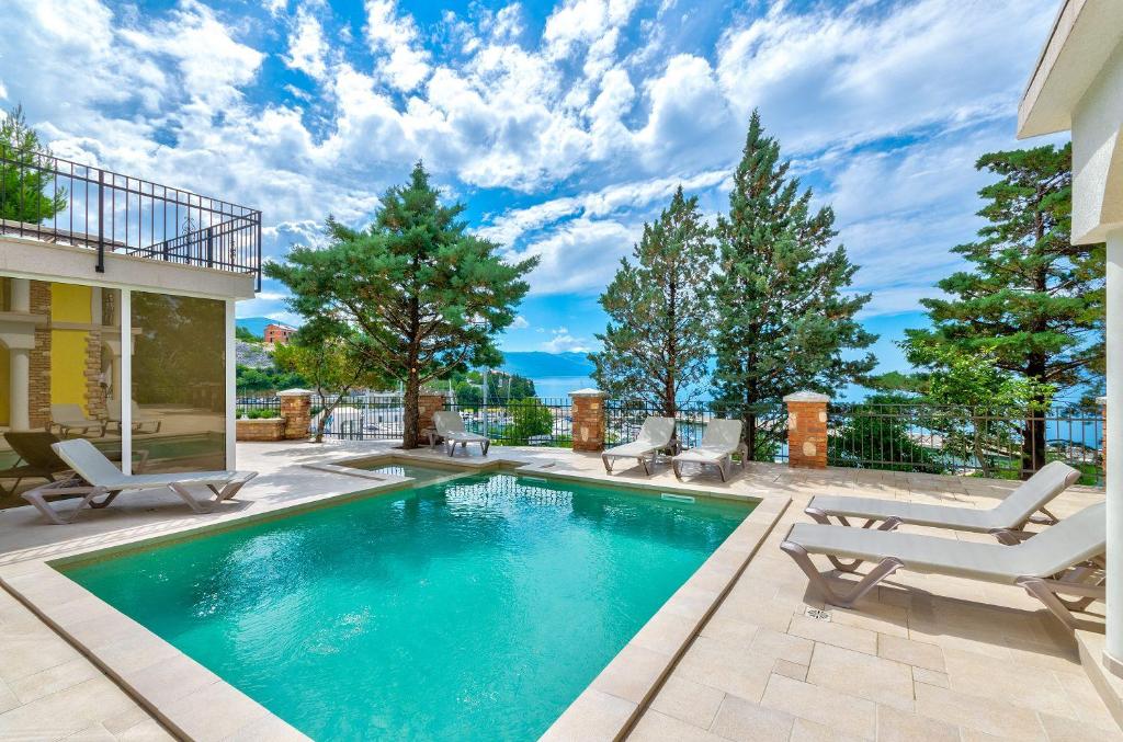 Luxuswohnung mit Pool, Sauna, Gym direkt am Meer