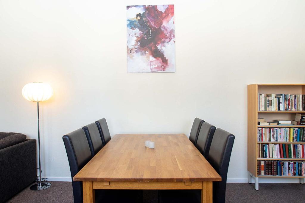 Knihovna v hostelu