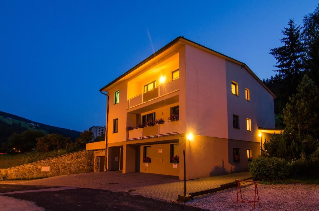 Budova, kde se apartmán nachází