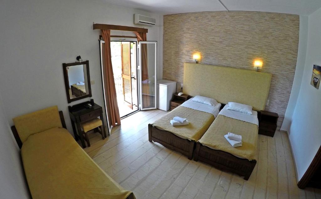 Letto o letti in una camera di Tina Hotel