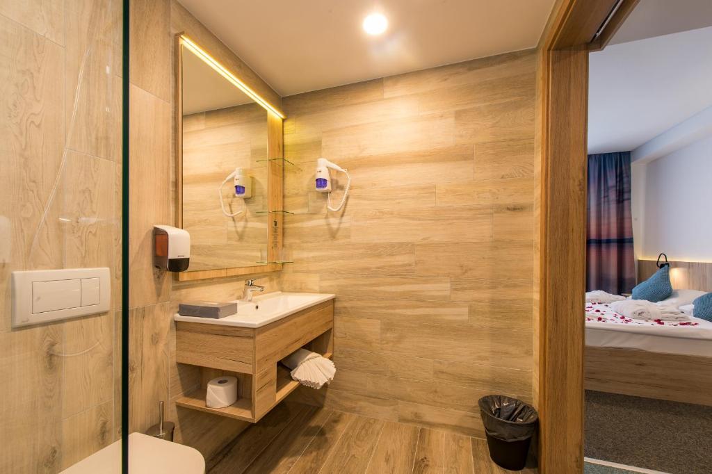 Koupelna v ubytování Akadémia Hotel