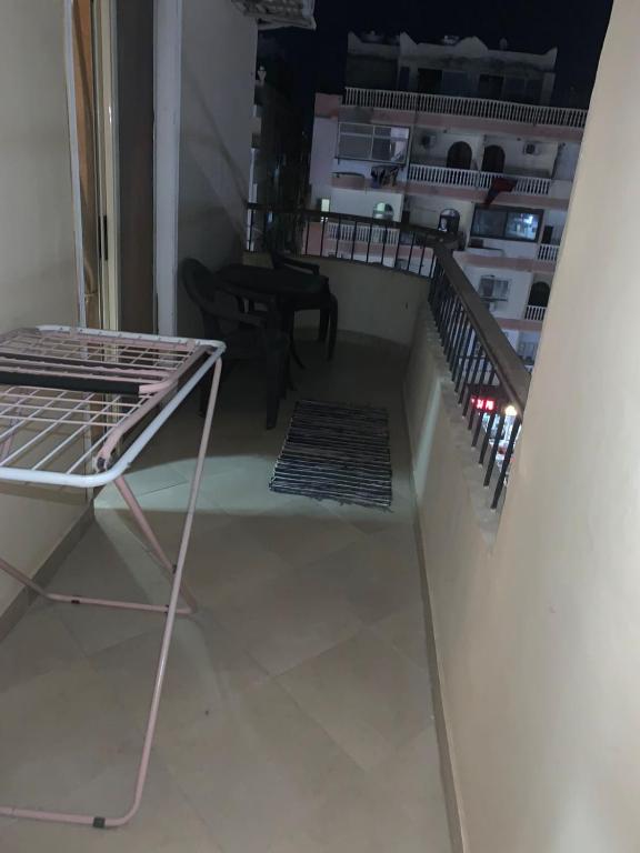 Balkón nebo terasa v ubytování شقة سكنية ذات طابع عائلى متميز بها كافة الامكانيات من فلتر ماء وواى فاى