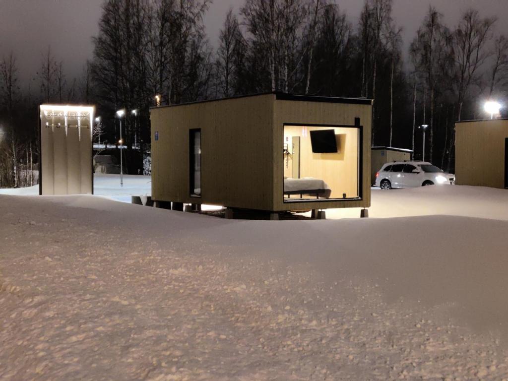 Hotel OmaBox - Ylivieska - Oma huoneisto saunalla v zimě