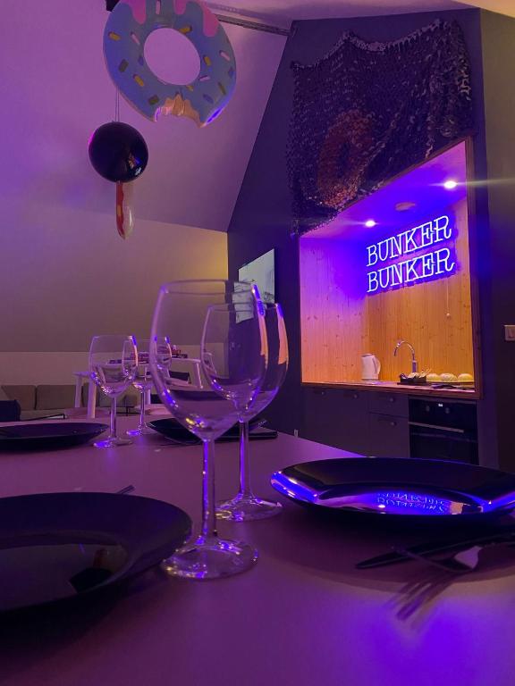 TV a/nebo společenská místnost v ubytování Logis Hôtel Altitude et Spa Pierre-Percée