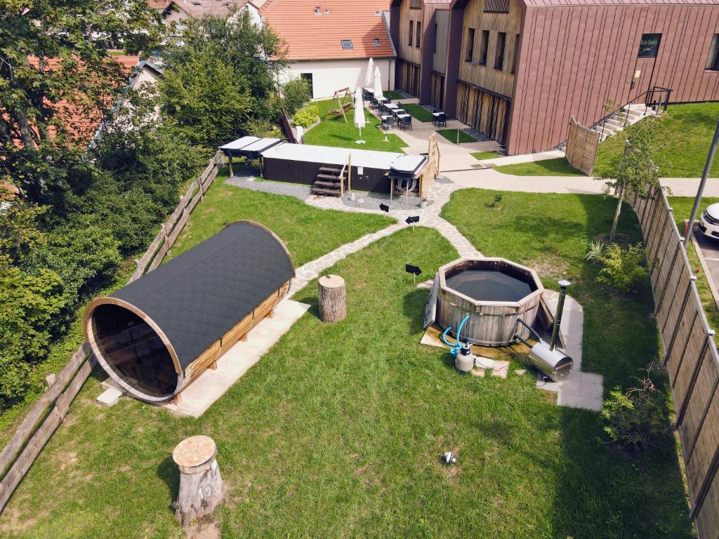 Zahrada ubytování Logis Hôtel Altitude et Spa Pierre-Percée