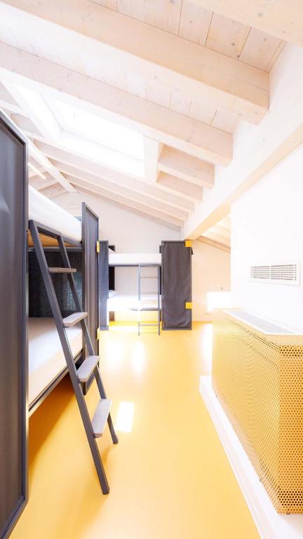 Łóżko lub łóżka w pokoju w obiekcie Nomad Hostel