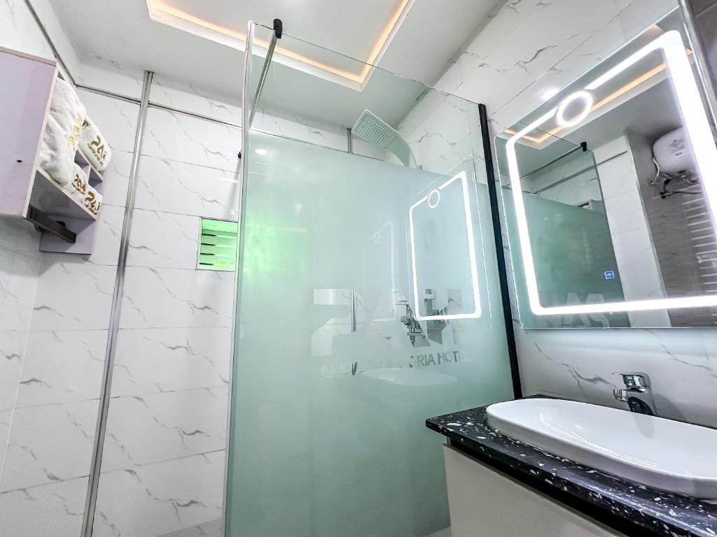 Bilik mandi di Parkview Astoria Hotel