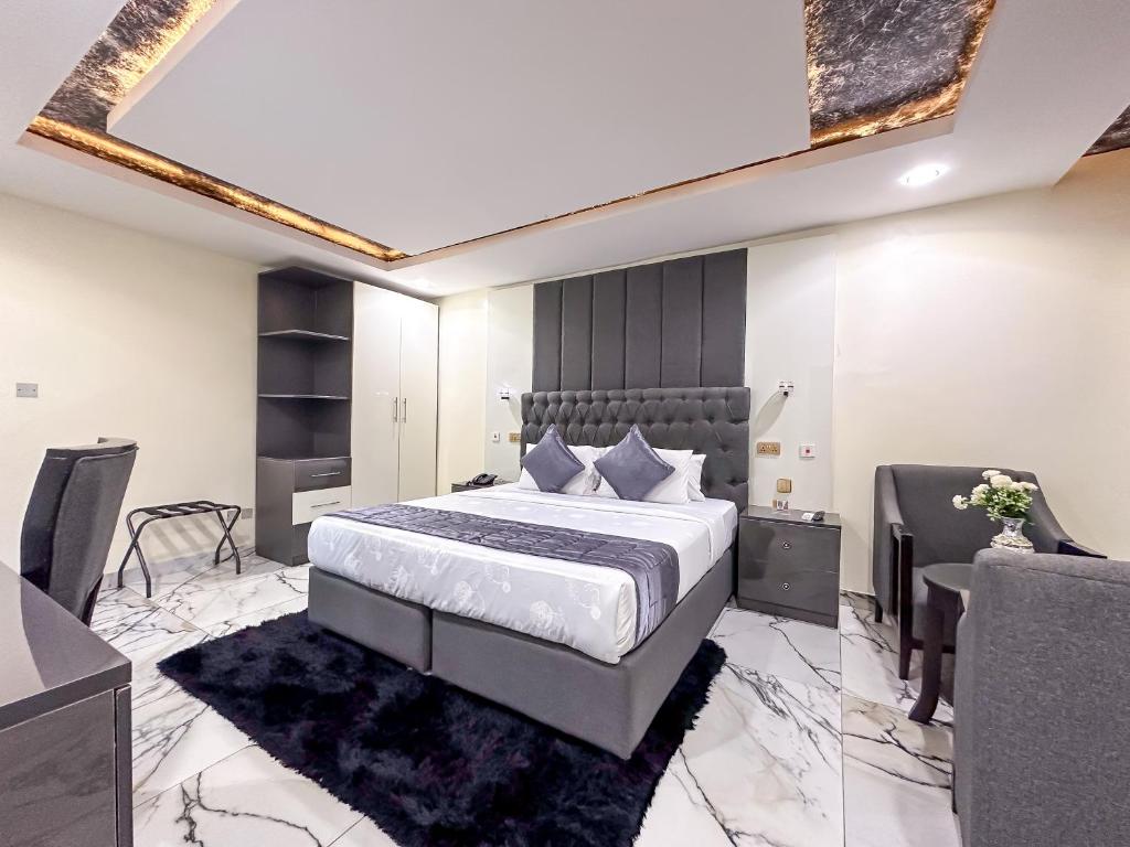 Katil atau katil-katil dalam bilik di Parkview Astoria Hotel