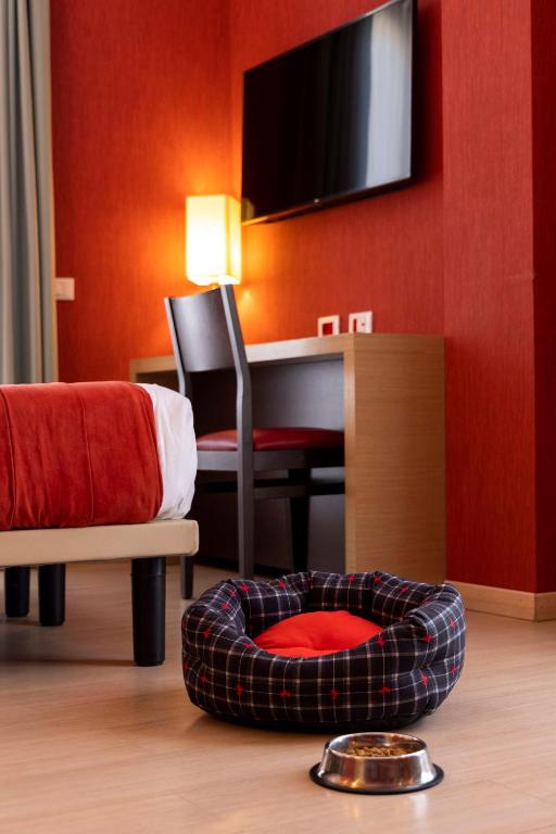Best Western Porto Antico - Deluxe King Room With Sofa Bed