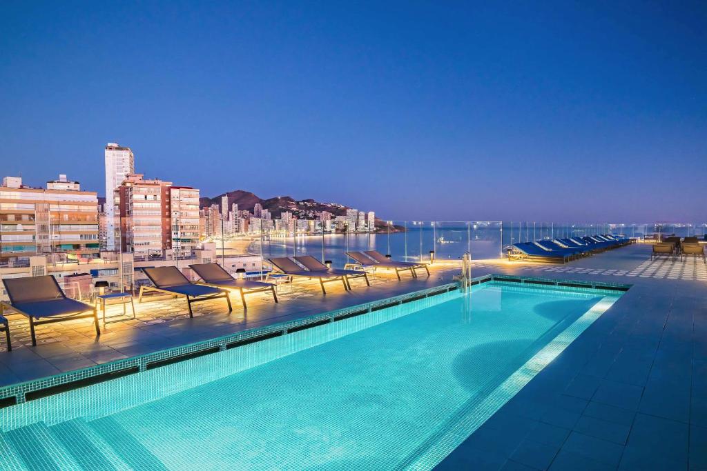 Bazén v ubytování Barceló Benidorm Beach - Adults Recommended nebo v jeho okolí