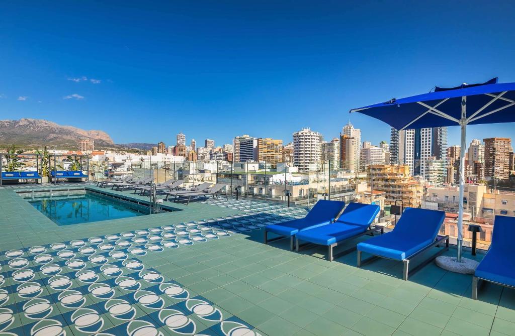 Bazén v ubytování Barceló Benidorm Beach - Adults Recommended nebo v jeho okolí
