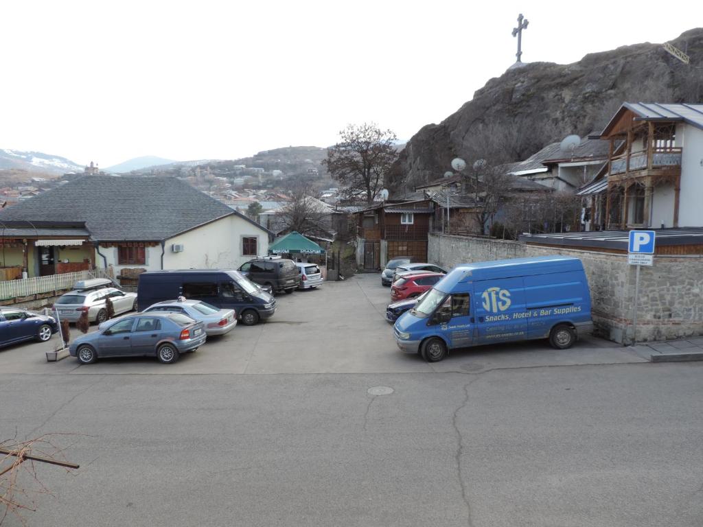 Nespecifikovaný výhled na hory nebo výhled na hory při pohledu z hotelu