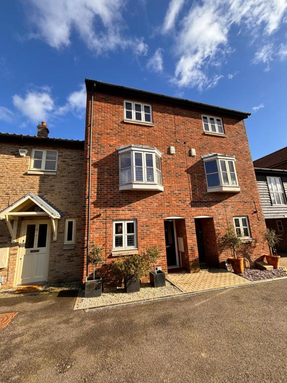 a brick house with a white door and windows at Stylish 3 bedroom townhouse for 5 guests, set in the medieval grid with off street parking in Bury Saint Edmunds