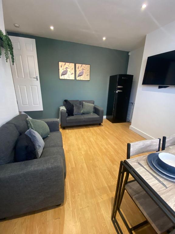 Elegant 4 Bed House 5 minutes from Leeds, Headingley (updated prices