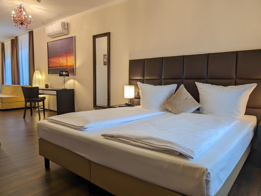 Katil atau katil-katil dalam bilik di Hotel Royal Jülich