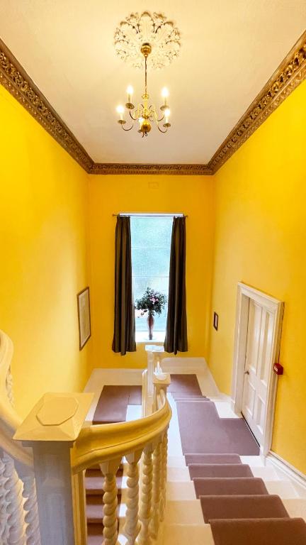 Fotografie z fotogalerie ubytování Catcune Suite - Four Bedroom Split Level Apartment v destinaci Gorebridge