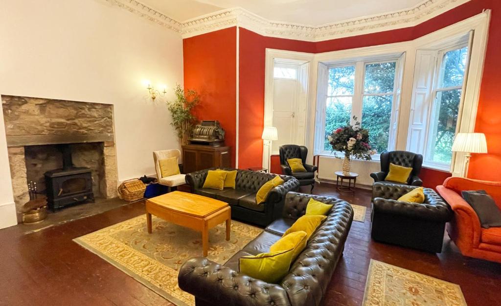 Posezení v ubytování Catcune Suite - Four Bedroom Split Level Apartment