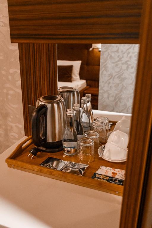 Příslušenství pro přípravu čaje a kávy v ubytování Time Hotel&SPA