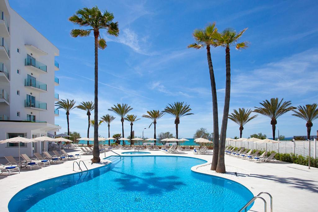 The swimming pool at or close to HSM Golden Playa