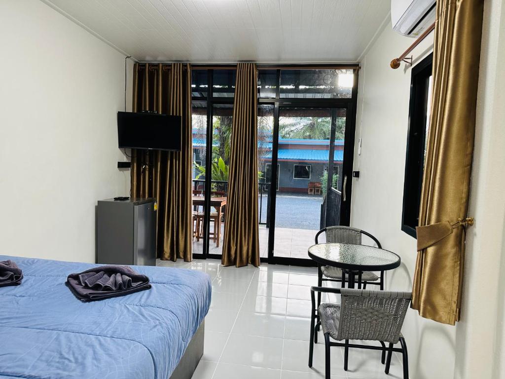 บ้านโกจุยรีสอร์ต - Deluxe Double Room