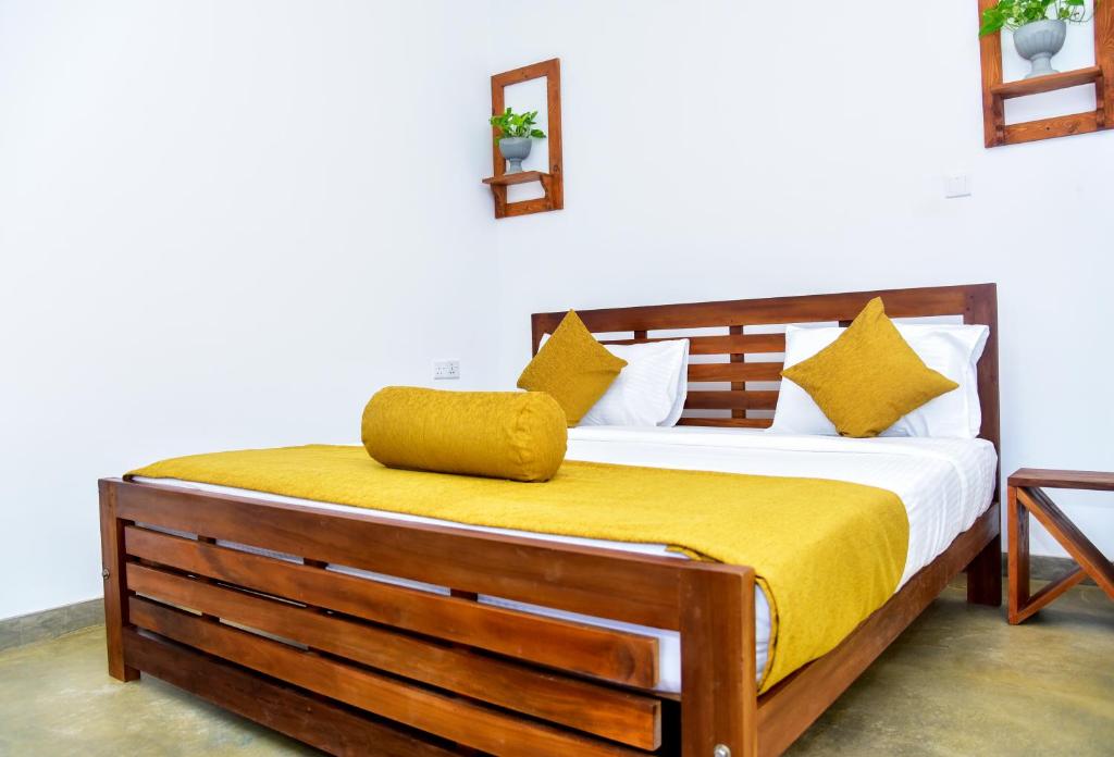 Postel nebo postele na pokoji v ubytování Breeze Blows Inn