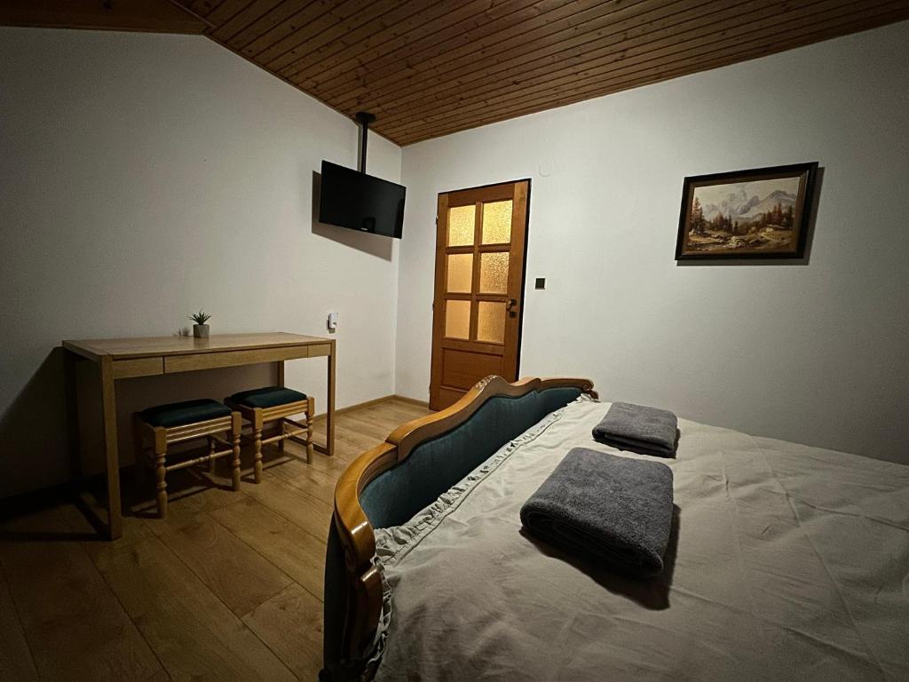 A bed or beds in a room at Penzión Hrubjak