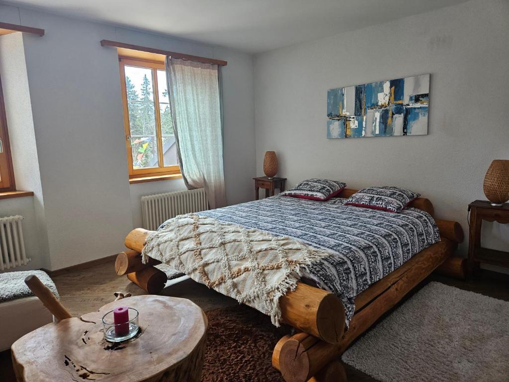 Postel nebo postele na pokoji v ubytování Hôtel Restaurant du Marchairuz