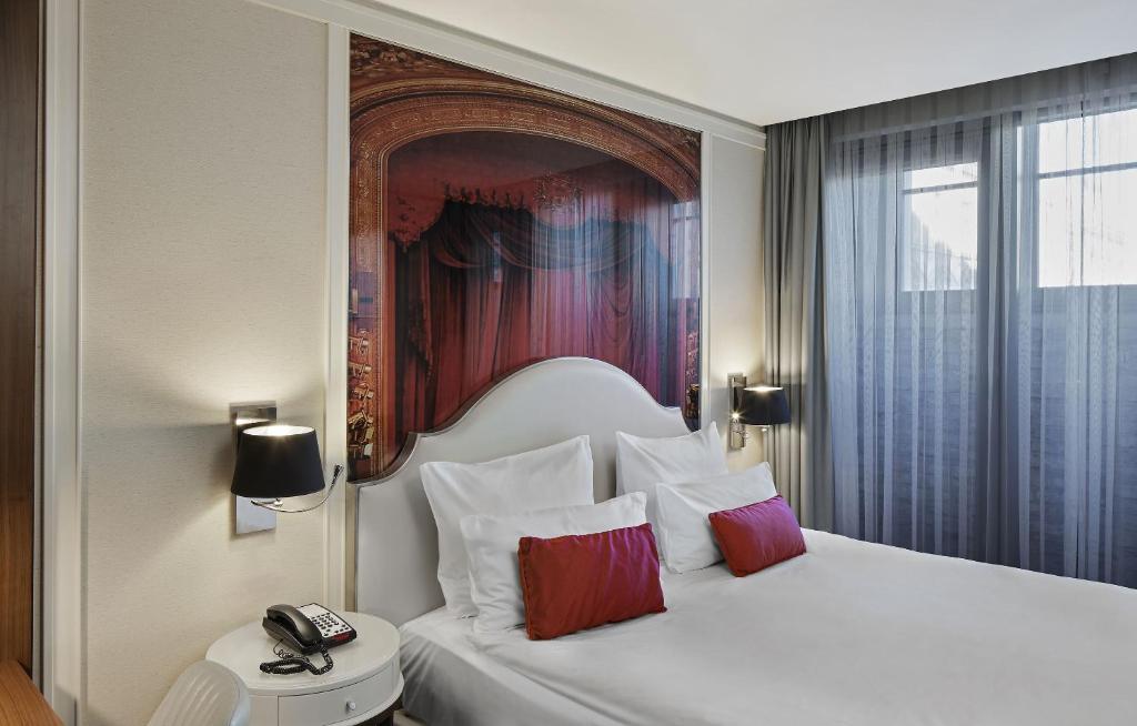 TITANIC Gendarmenmarkt Berlin - 5