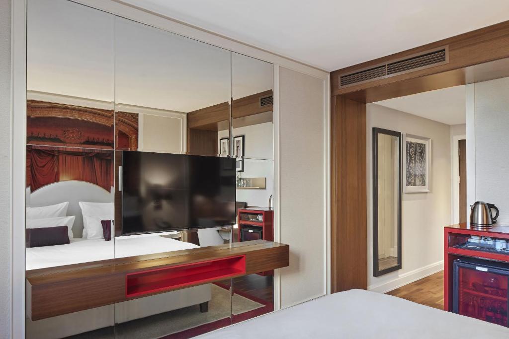 TITANIC Gendarmenmarkt Berlin - 3