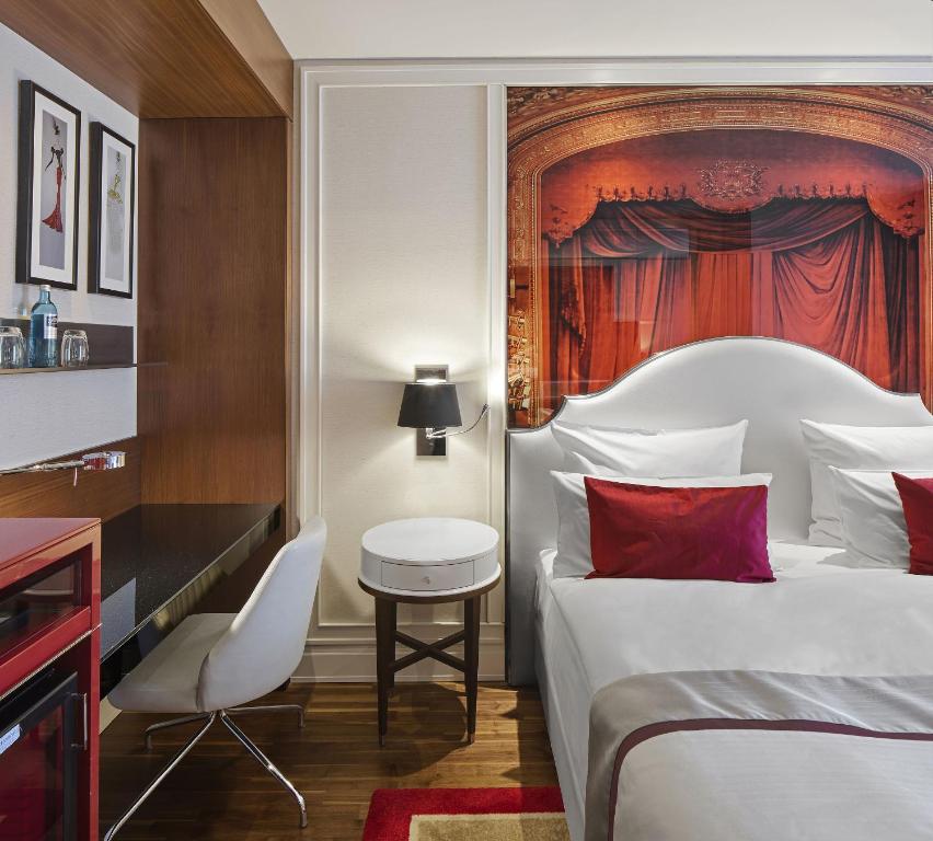 TITANIC Gendarmenmarkt Berlin - 4