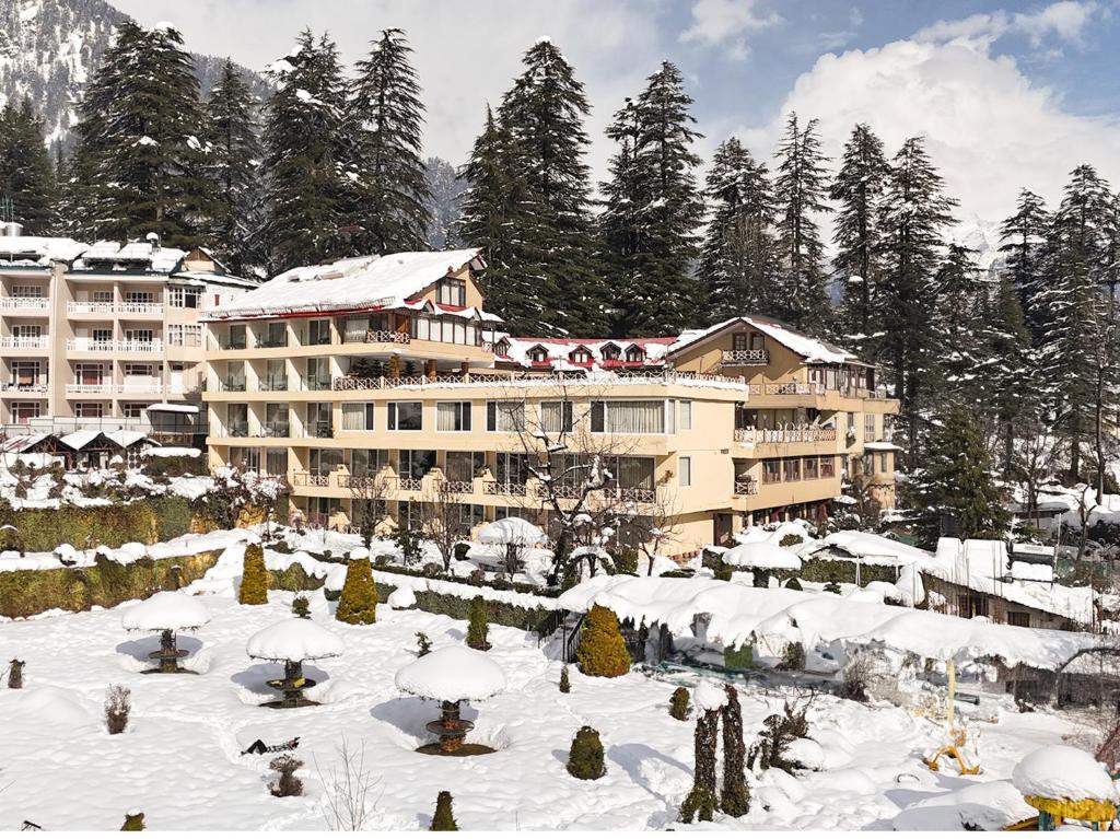 Snow Valley Resorts & Spa Manali en invierno