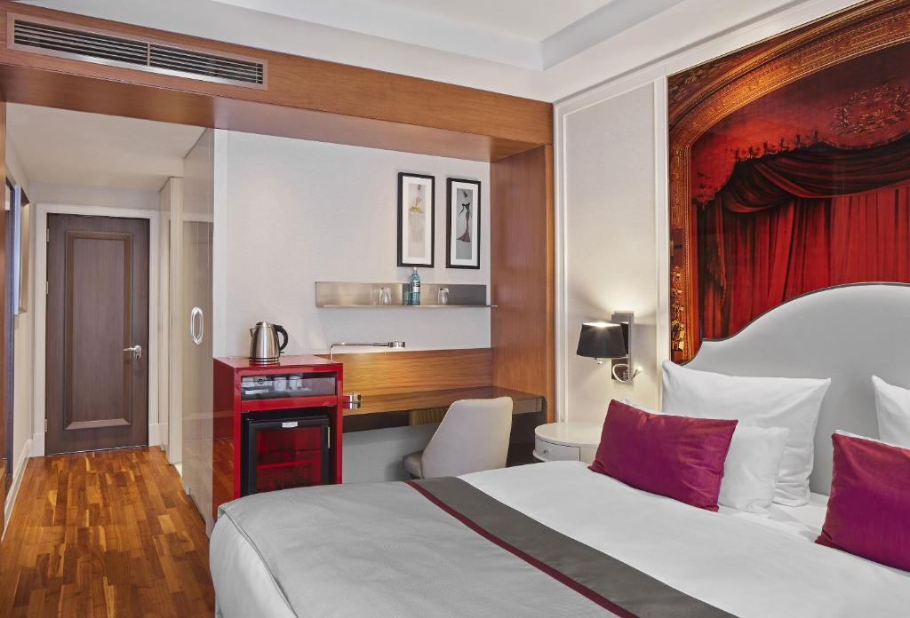 TITANIC Gendarmenmarkt Berlin - Resim 23