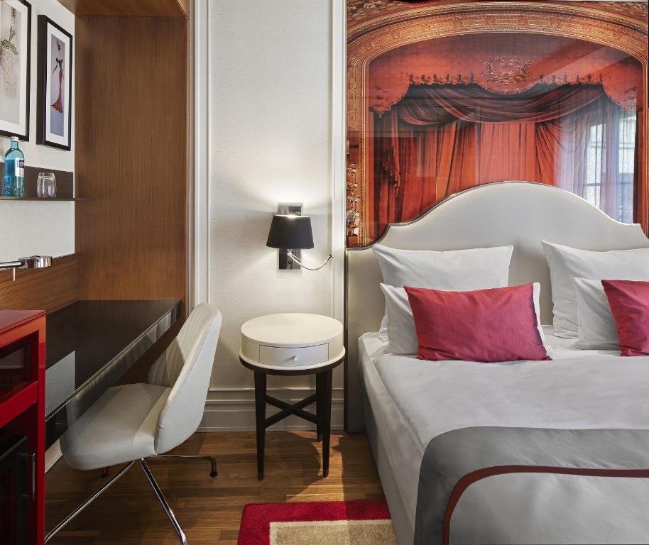 TITANIC Gendarmenmarkt Berlin - 9