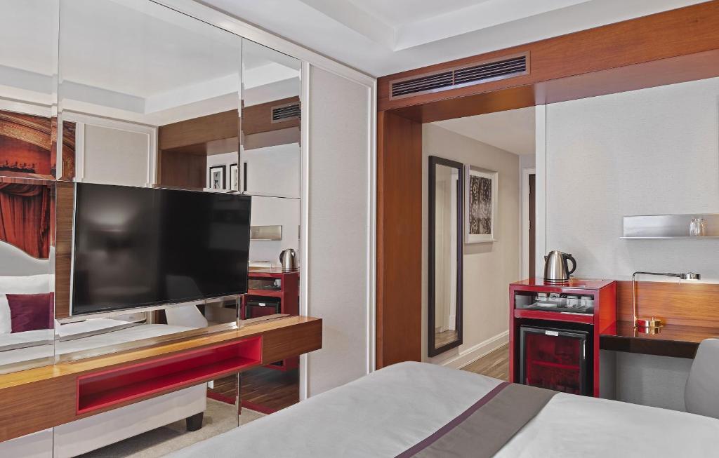 TITANIC Gendarmenmarkt Berlin - 10