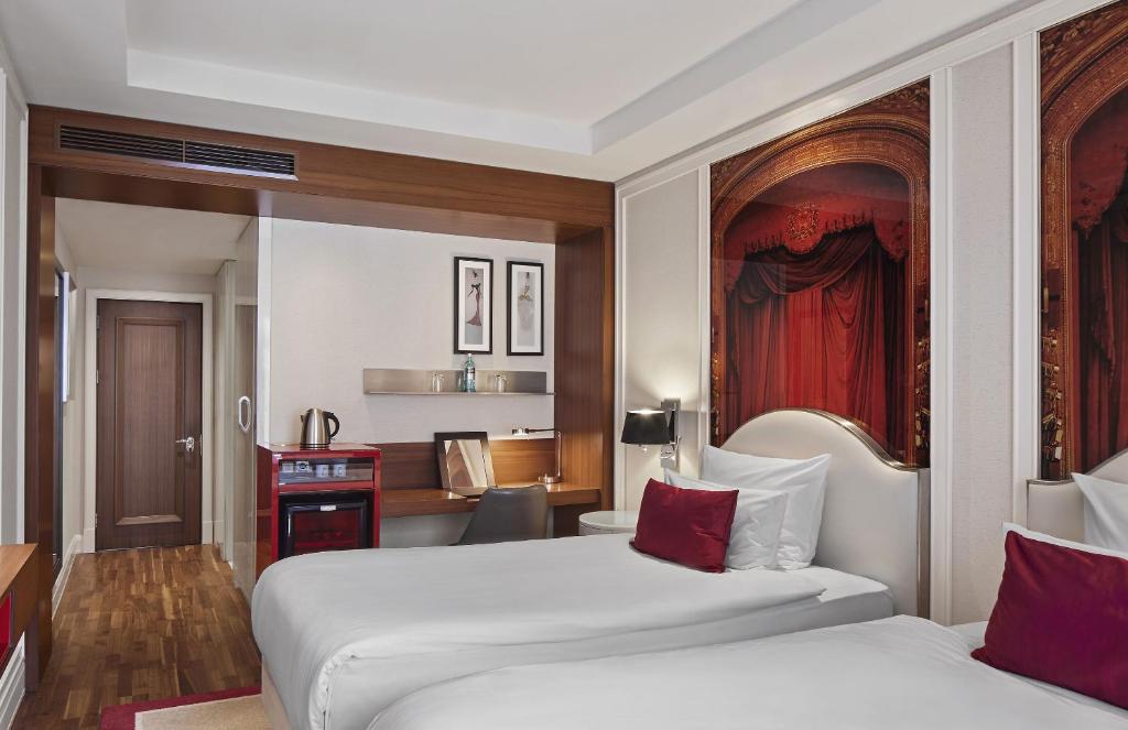 TITANIC Gendarmenmarkt Berlin - Resim 25